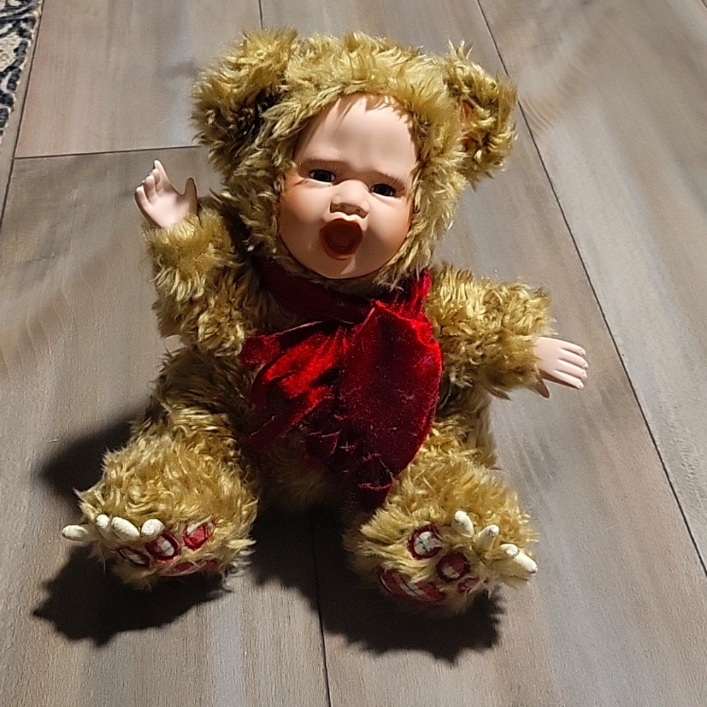 Cuddle Kids Benjamin Bear Geppeddo Porcelain & Plush 10"